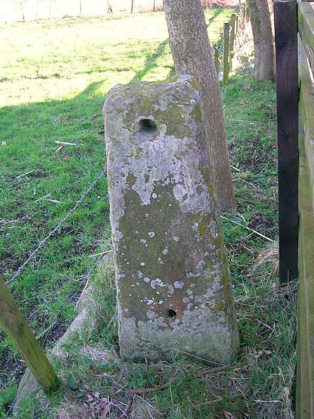 File:Floorsgatepost.JPG