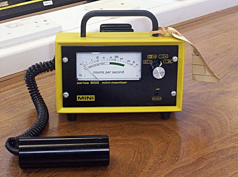 File:Geiger counter.jpg