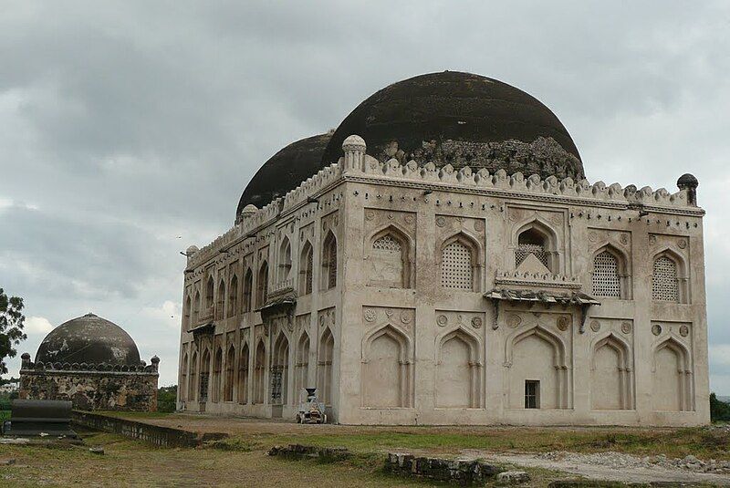 File:Haft Gumbad.jpg