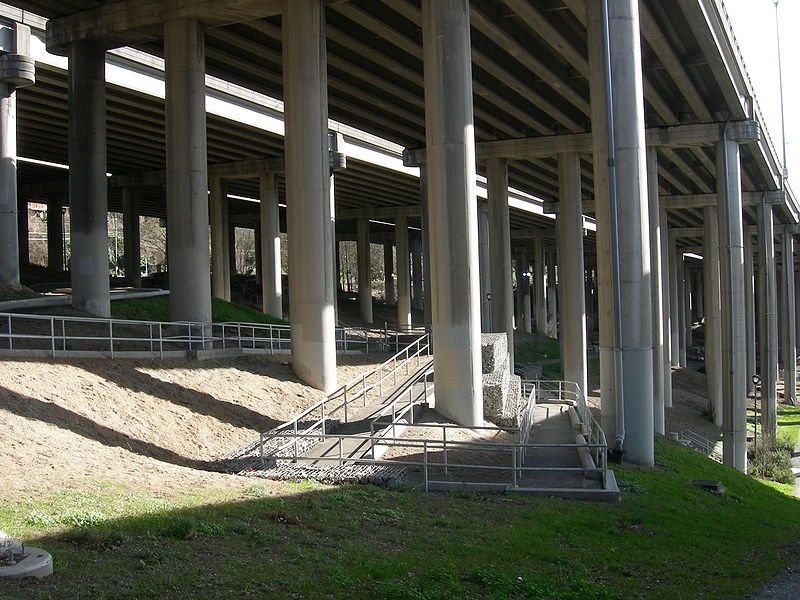 File:I-5 Colonnade 04.jpg