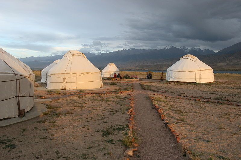 File:Issyk Kul Jurtencamp.jpg