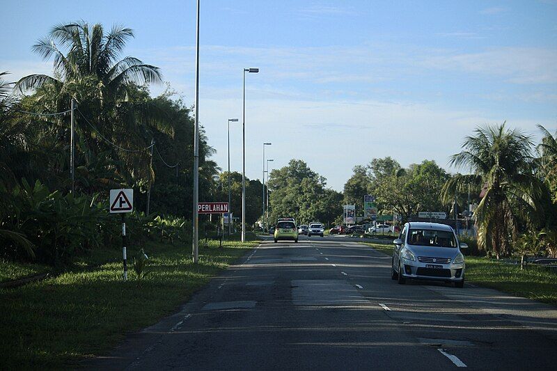 File:Kampong Sungai Buloh.jpg