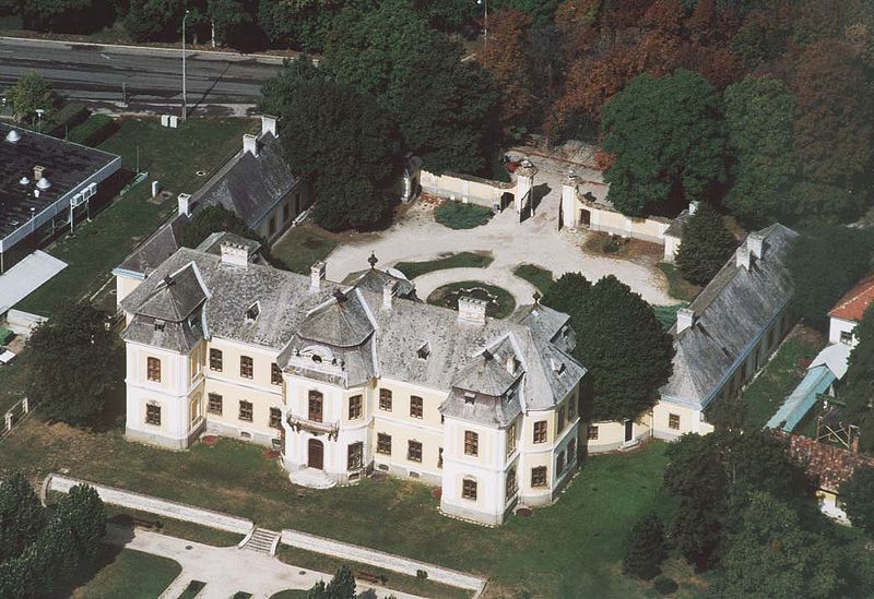 File:Mór - Palace.jpg