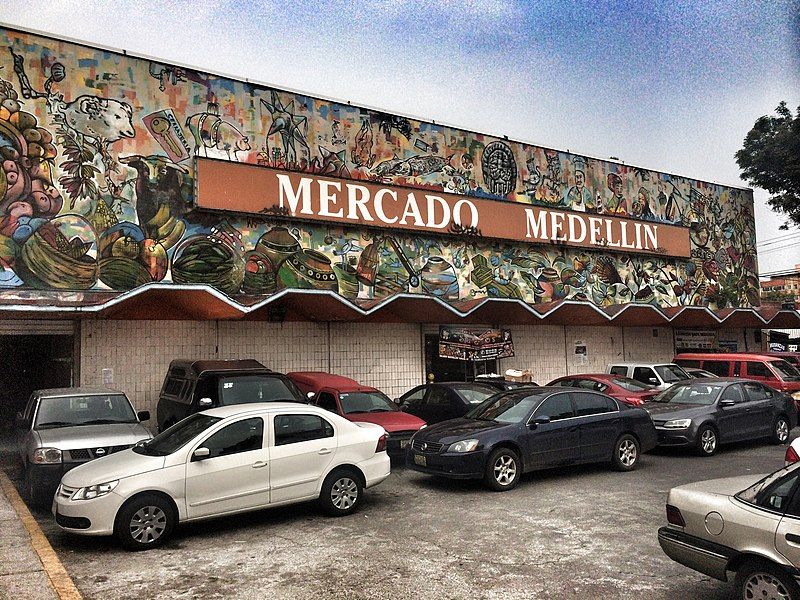 File:Mercado Medellín.jpg