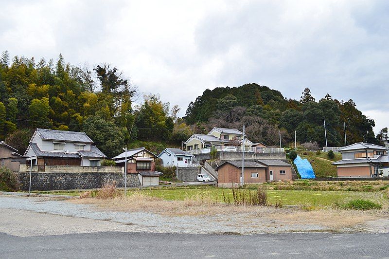 File:Mesuriyama Kofun, funkyu-2.jpg