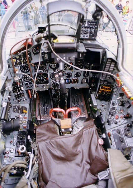 File:MiG-29 cockpit 3.jpg