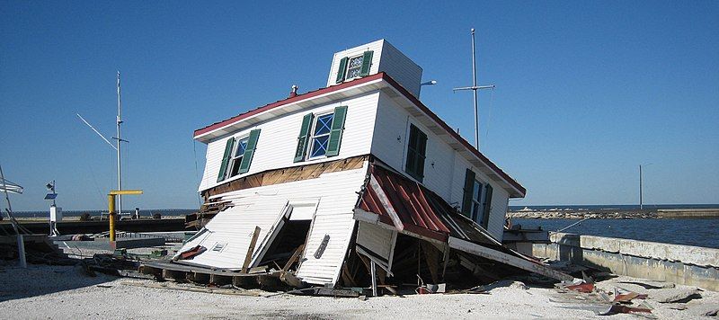 File:NewBasinLighthouseCollapse3.jpg