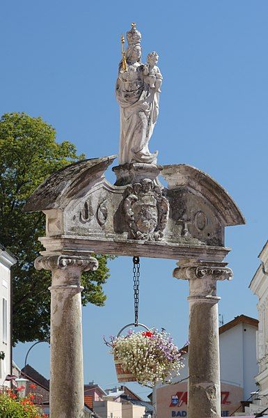 File:Pöchlarn Marienbrunnen 1.JPG