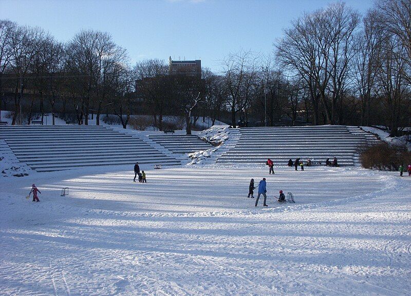 File:Rålambshovsparken teater 2012.jpg