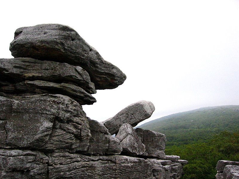 File:Rocks-in-WV.jpg