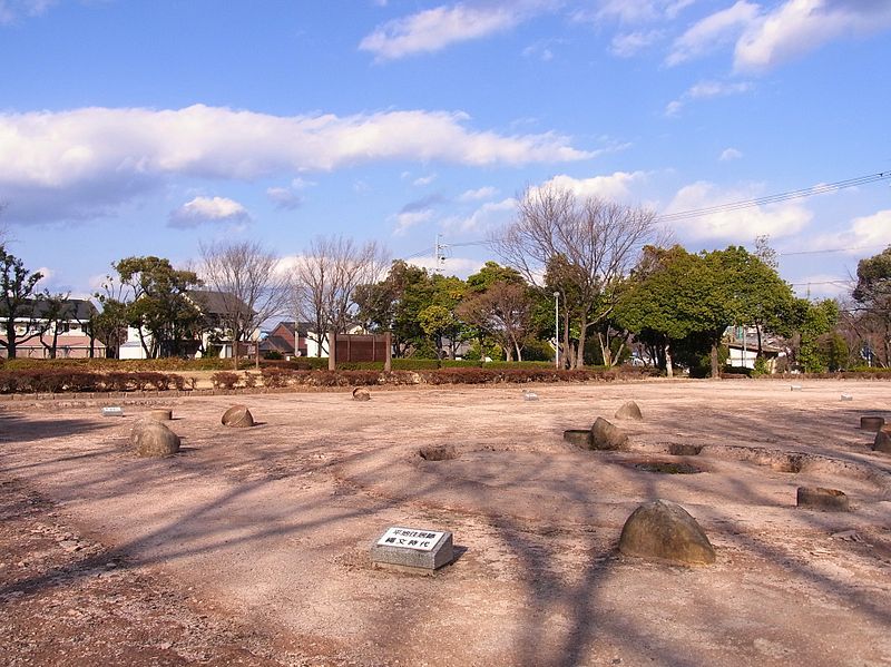 File:Shingu Ruins 110310.jpg