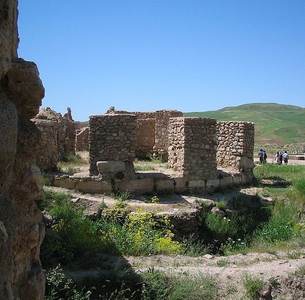 File:Takht-e-soleiman-3.jpg