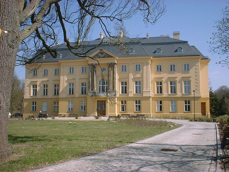 File:Trebnitz Schloss.jpg