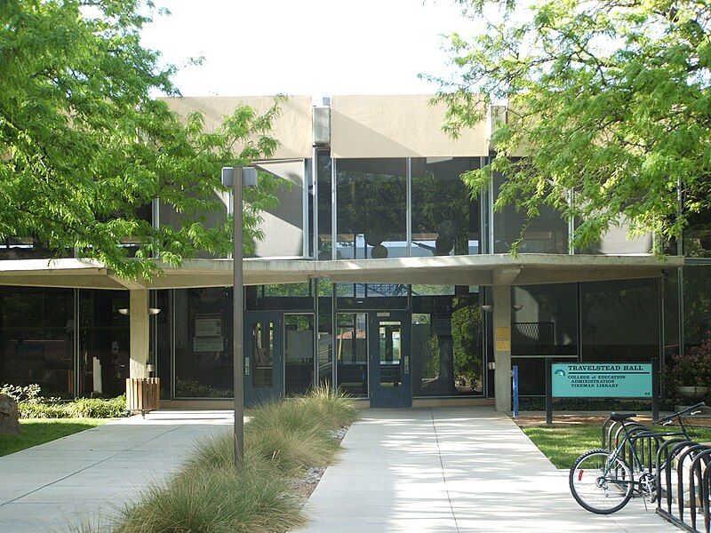 File:Unm travelsteadhall.jpg