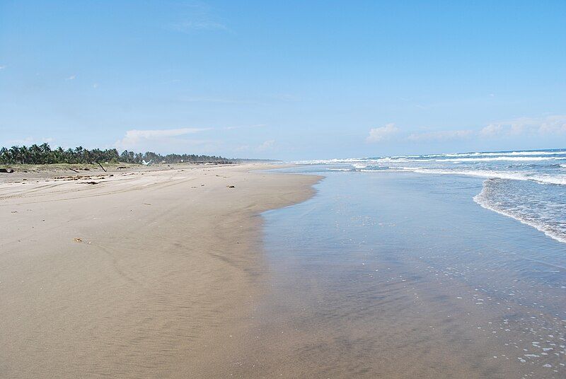 File:VaraderoBeach15.JPG