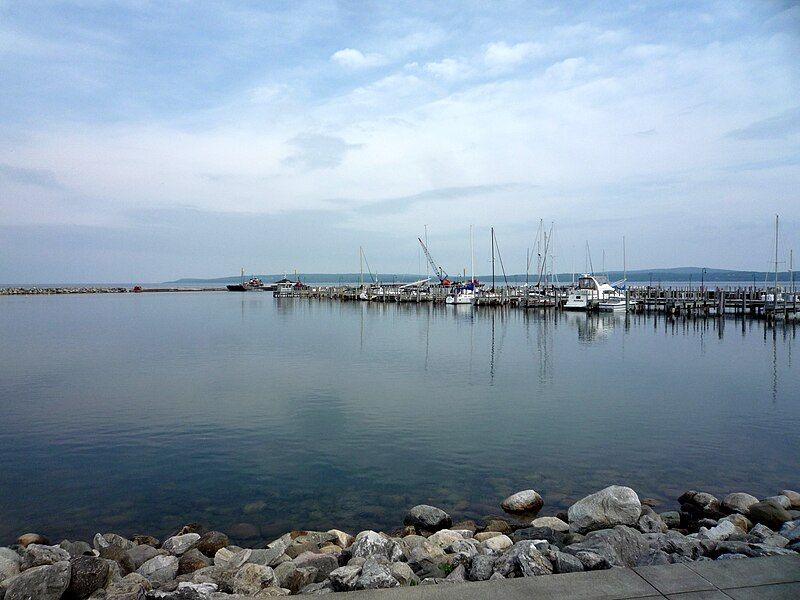 File:2009-0619-Petoskey-marina.JPG