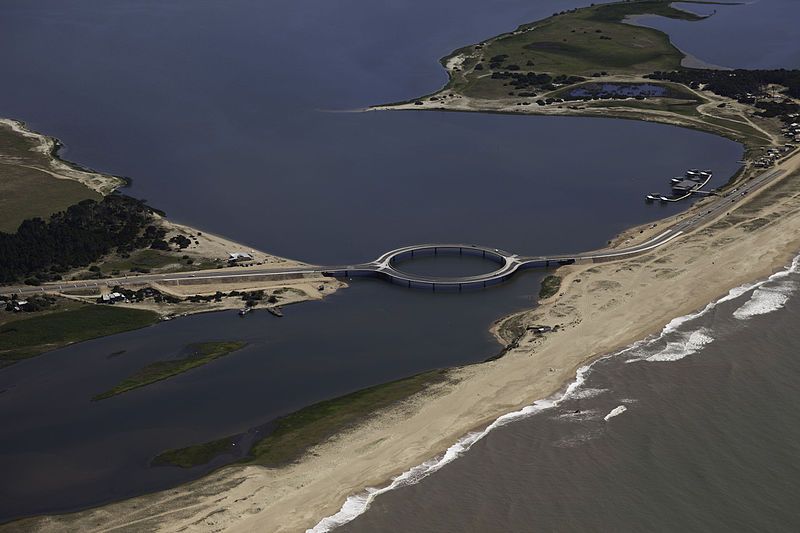 File:Bridge Laguna Garzón-3.jpg