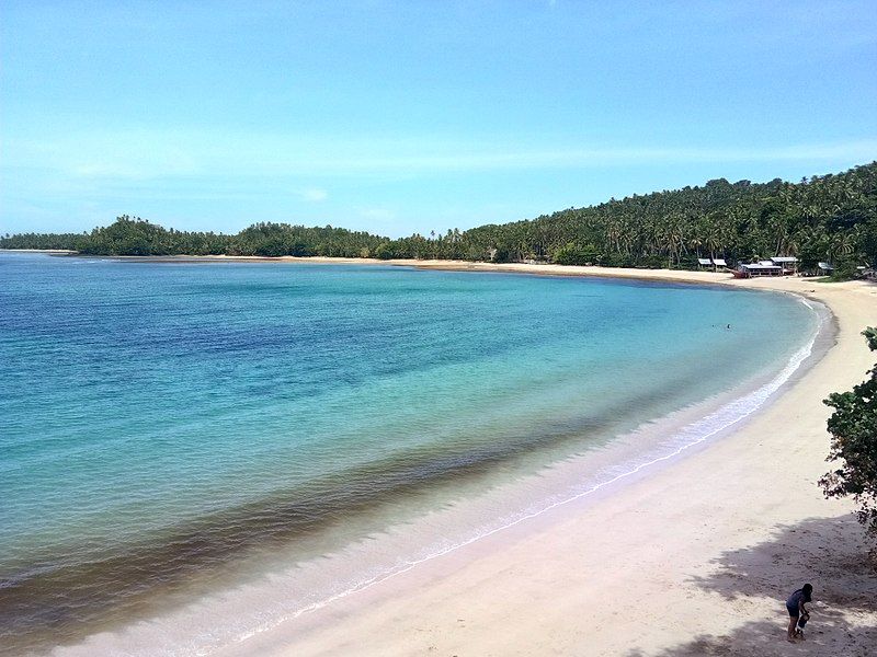 File:Cagwait White Beach.jpg