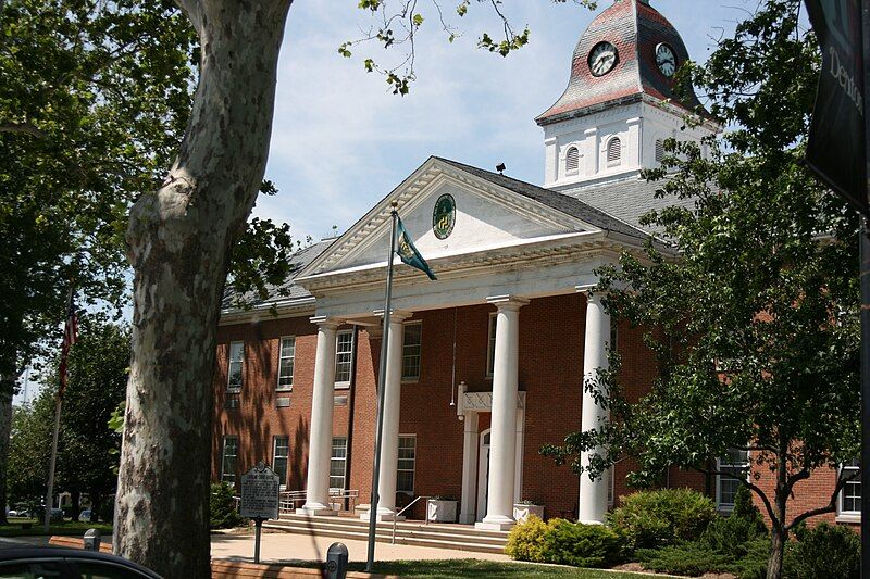 File:CarolineCountyMDcourthouse.JPG