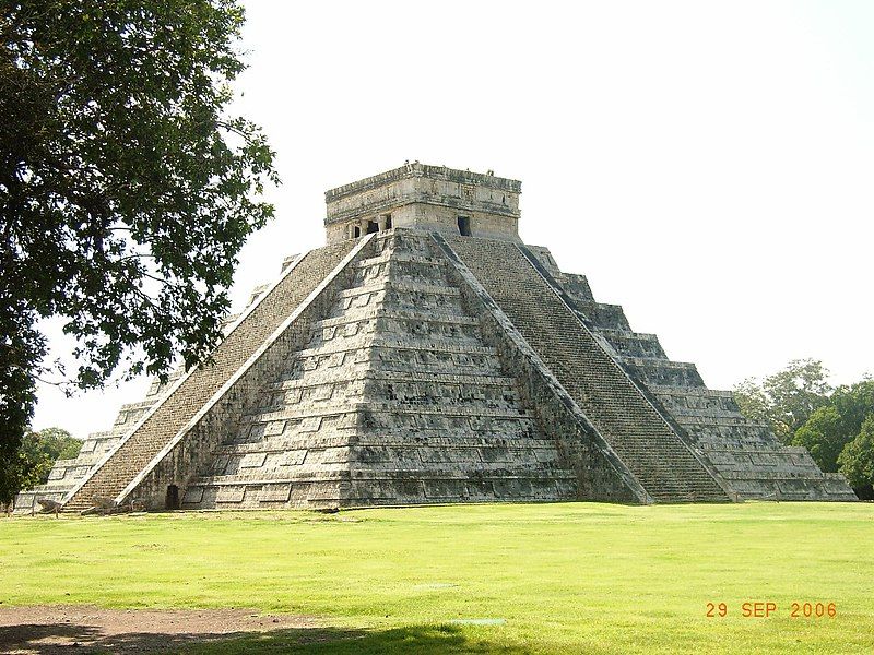 File:Chichen Itza Tempelpyramide.JPG