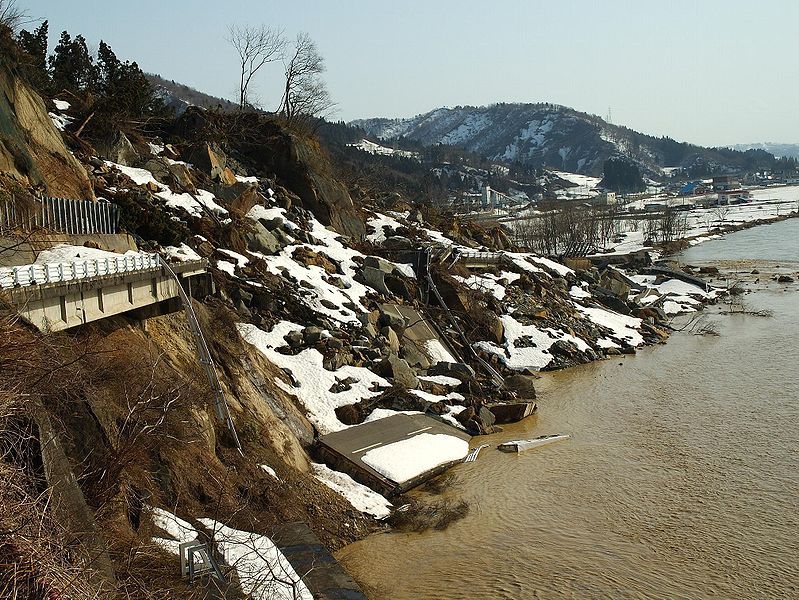 File:Chuetsu earthquake-myouken2.jpg