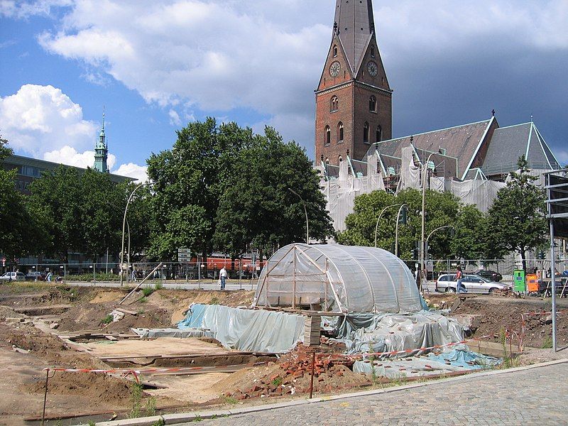 File:Domplatz Hamburg.jpg