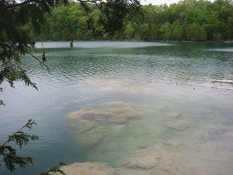 File:GreenLakesDeadmanPoint.jpg