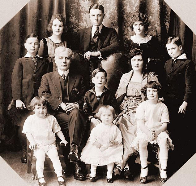 File:Hanson-Ole-family.jpg