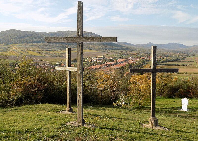 File:Hercegkut Calvary Hill.jpg