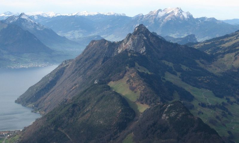 File:Hochflue (Rigi).jpg