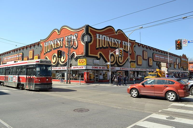 File:Honest Ed's 2013.JPG