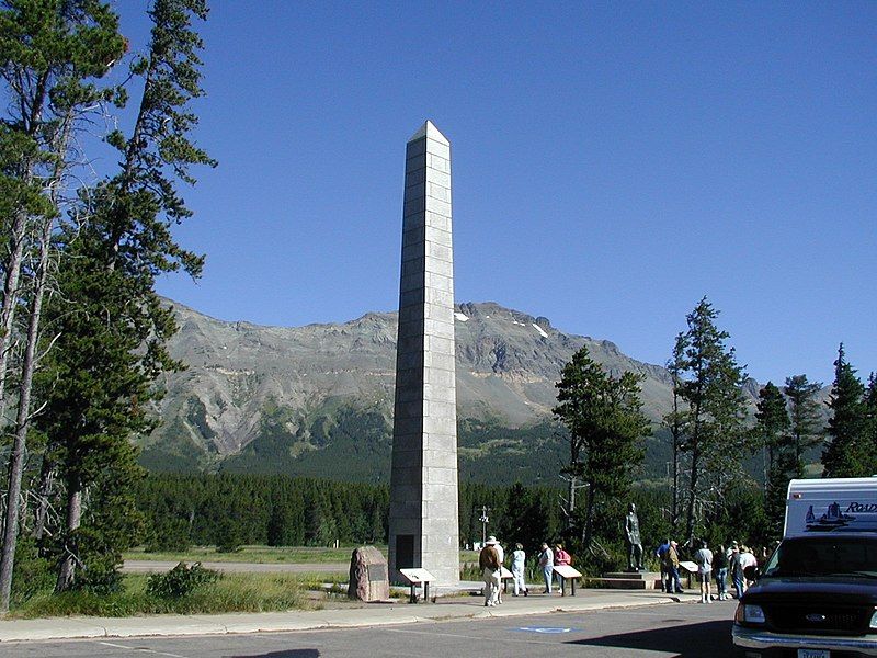 File:Marias Pass Monuments.JPG