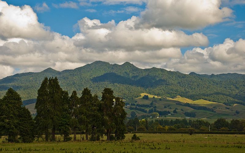 File:Mount Pirongia.jpg