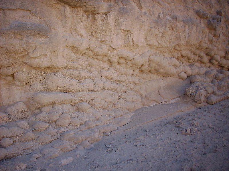 File:Ojo Caliente concretions.jpg