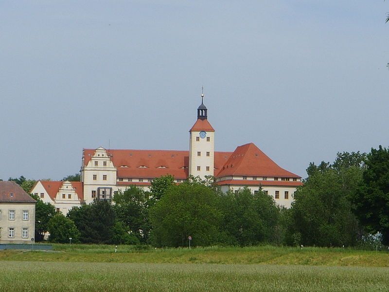 File:Pretzsch schloss.JPG