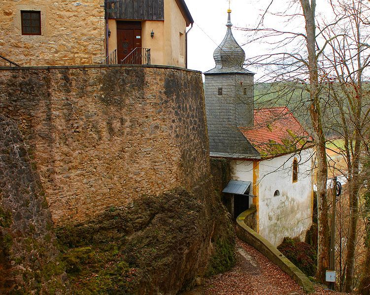 File:Rabeneck-Burgkapelle.JPG