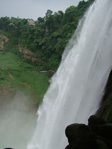 File:Shuiliandong HuangguoshuFall.jpg