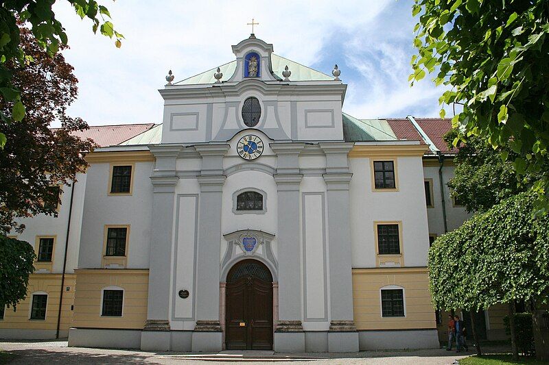 File:StAnna Klosterkirche Muenchen.jpg