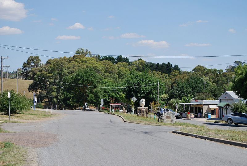 File:StrathbogieMainStreet.JPG