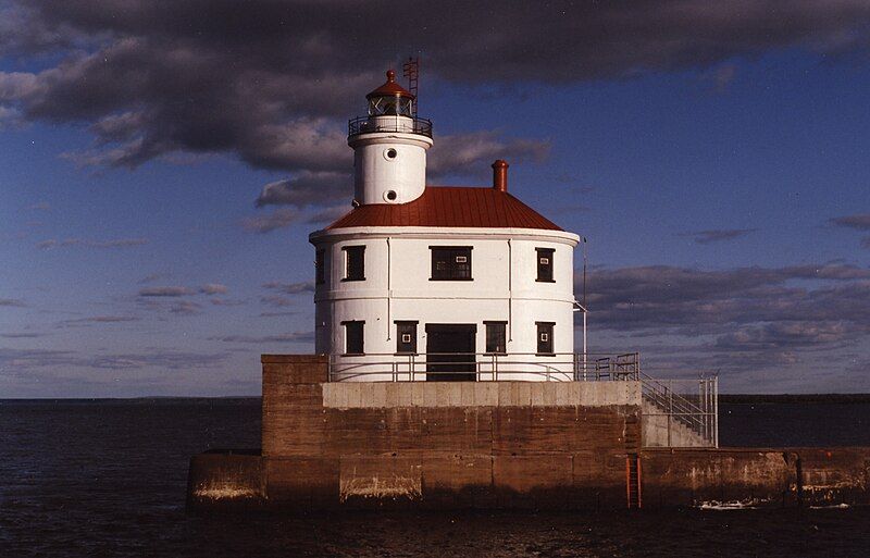 File:Superior-lighthouse-horcapt-tom-mackay.jpg