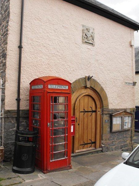 File:Telephone kiosk, Clun.jpg