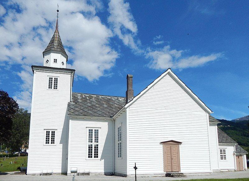 File:Ulvik kirke.jpg