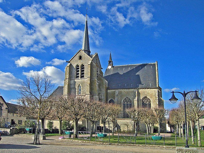 File:78-Ablis-place-St-Pierre.jpg