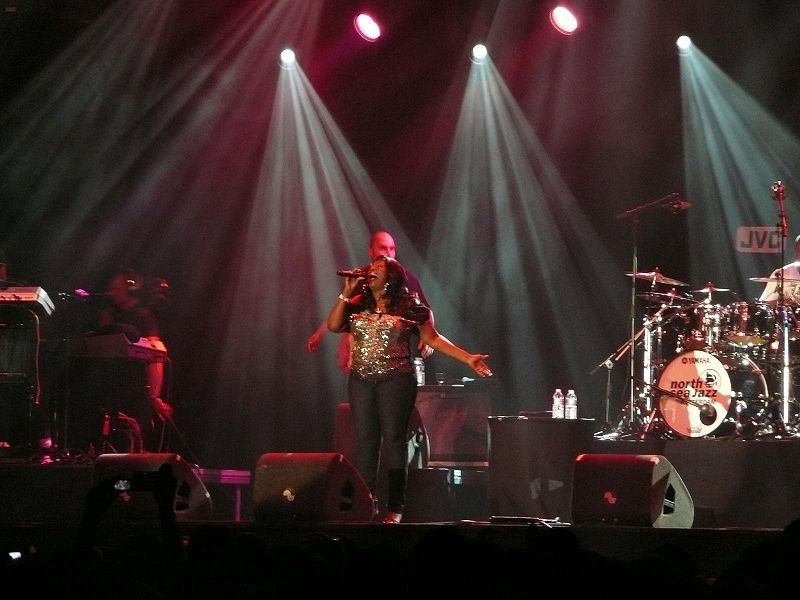 File:Angie Stone (2668662658).jpg