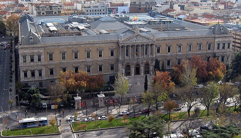 File:Biblioteca-Nacional-271112.jpg