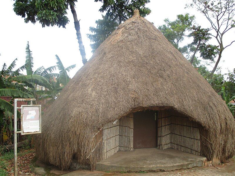 File:Bunyoro House.JPG