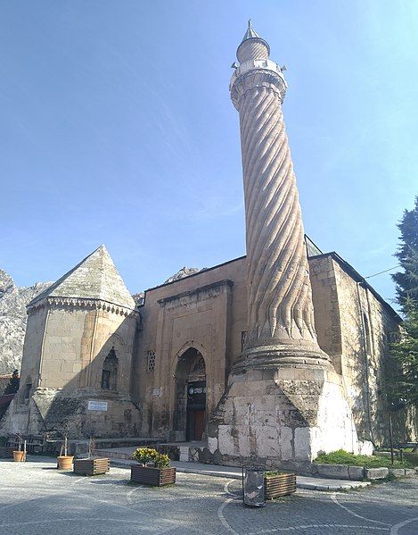 File:Burmalı Minare Camii.jpg