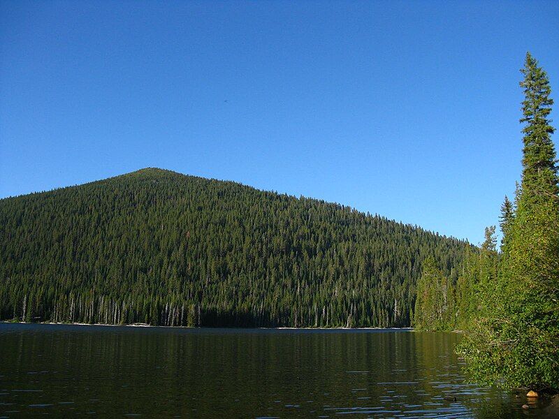 File:Cultus Mountain.jpg