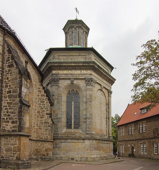 File:Fürstenmausoleum Stadthagen.jpg