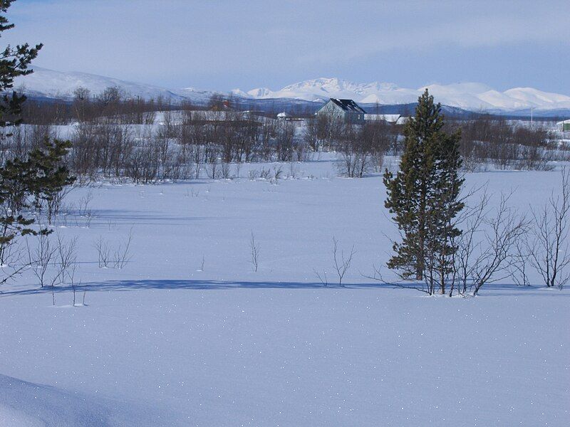 File:Jänkänalusta with Kebnekaise.jpg